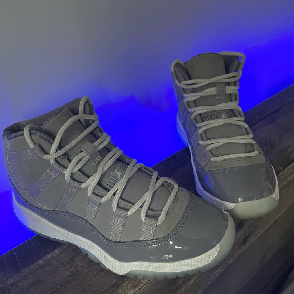 Air Jordans size 1 in kids, barely worn still in excellent condition